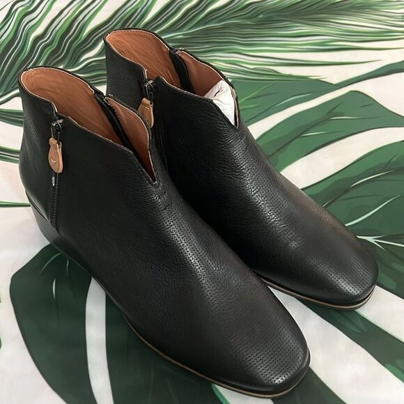 Kenneth Cole, black, leather wedge booties - Picture 4 of 8